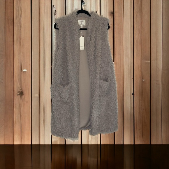 New!!Ashley By 26 International Faux Fur Vest - Picture 1 of 7